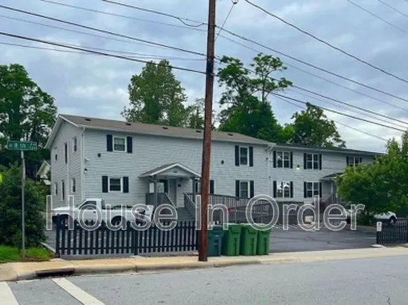 305 8th Ave E, Hendersonville, NC