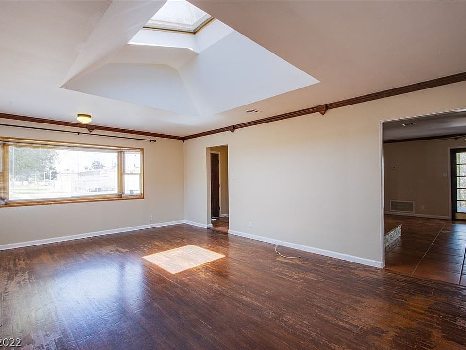 1st image of 820 Sweeney Ave
