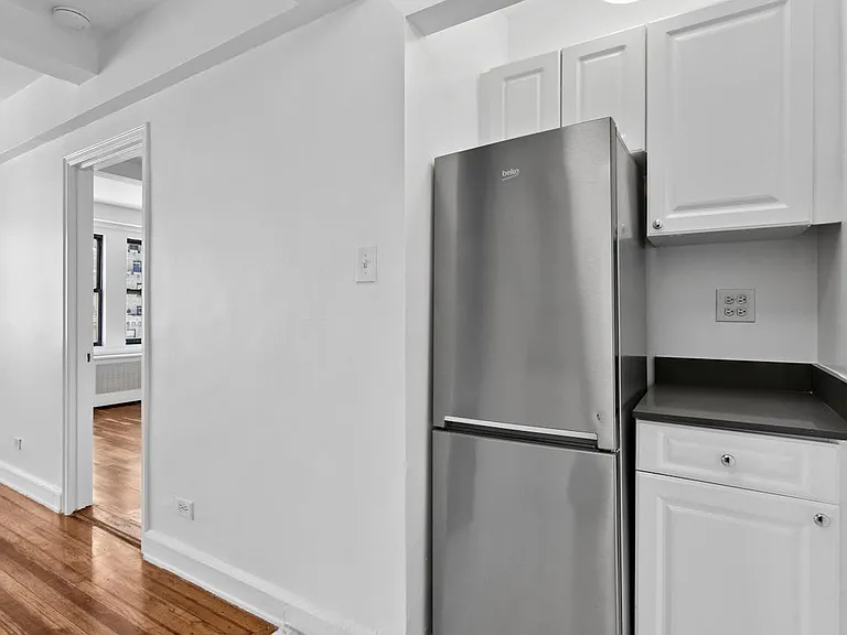 253 W 72nd St #1512 — Photo 9