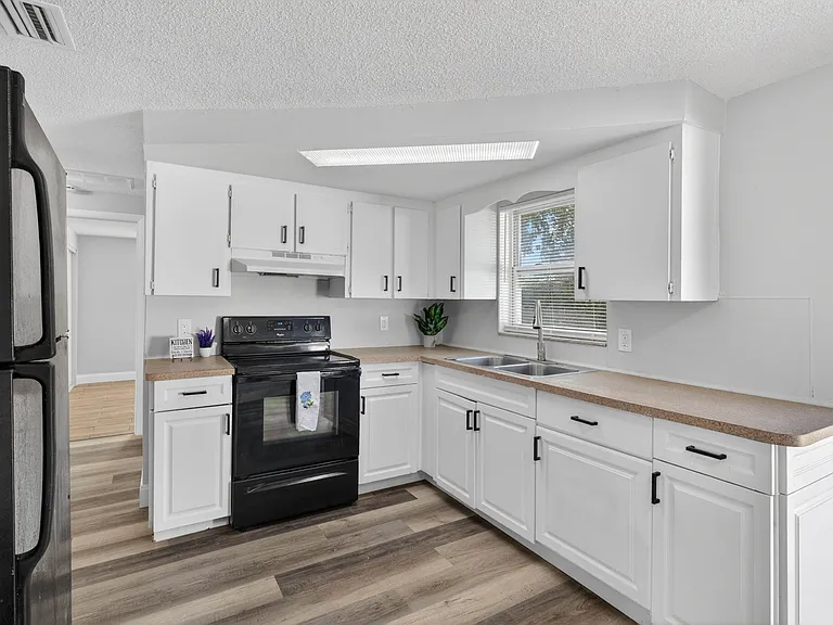 7340 Ivanhoe Dr — Photo 8
