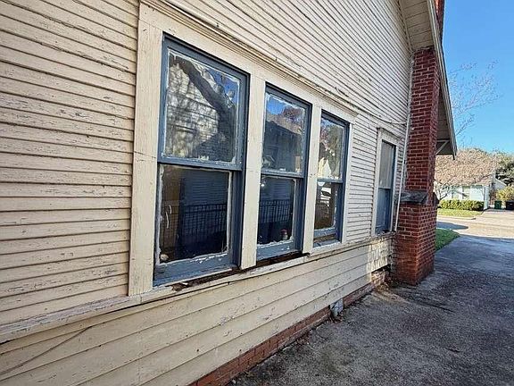 2nd image of 1120 E 14th St