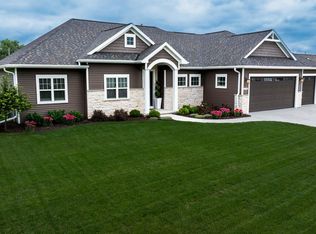 2148 Fox Point Cir, De Pere, WI 54115