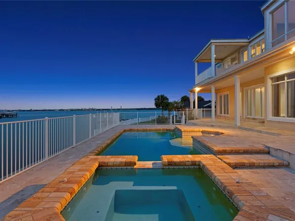 215 Harrison Ave, Belleair Beach, FL 33786
