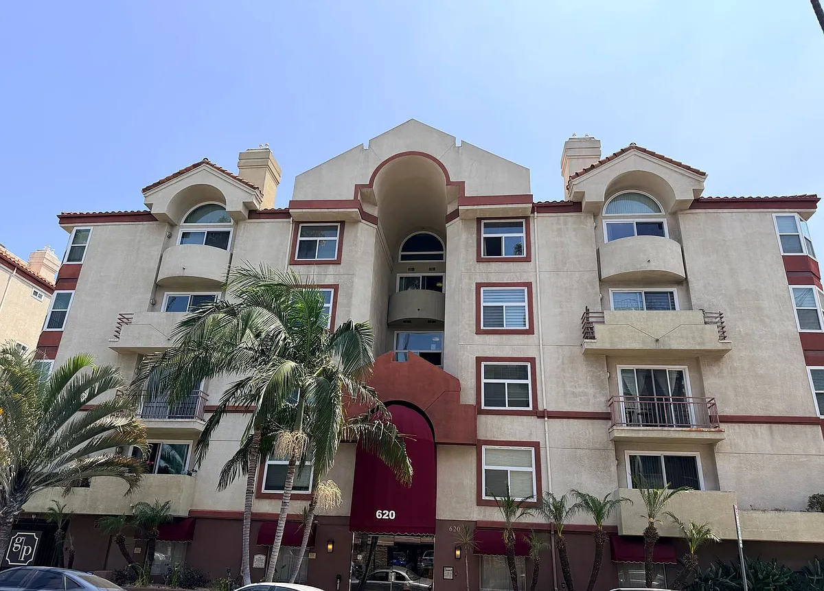 Building Photo - 620 S Gramercy Pl #221