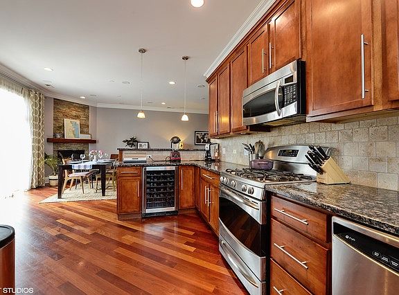 5th image of 4809 N California Ave #2E