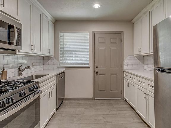5th image of 708 NW 88th St