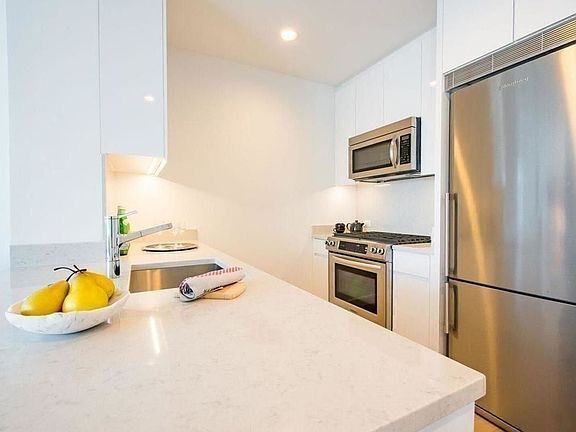 3rd image of 160 Madison Ave APT 31D