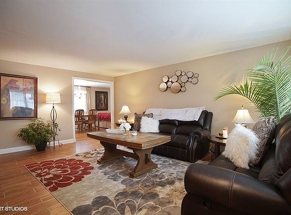 2nd image of 812 Stamford Ct