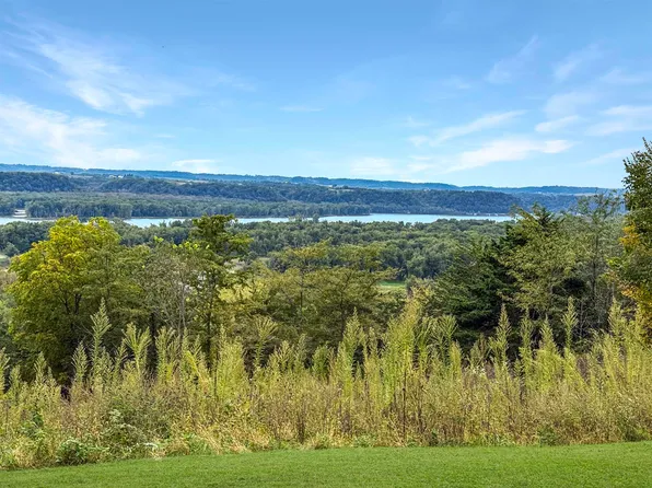 5149 Shamrock Ln, Cassville, WI 53806