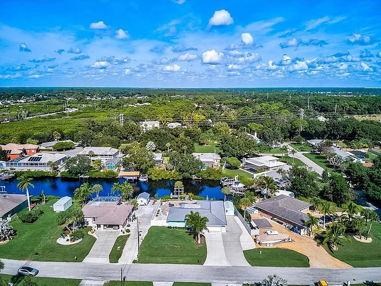 670 Coral Dr — Photo 15