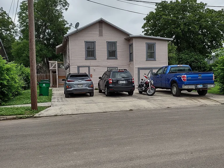 1208 Bartholomae St #A — Photo 13