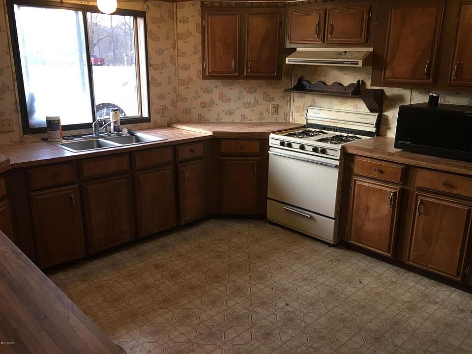 2nd image of 15232 Simmons Ave NE