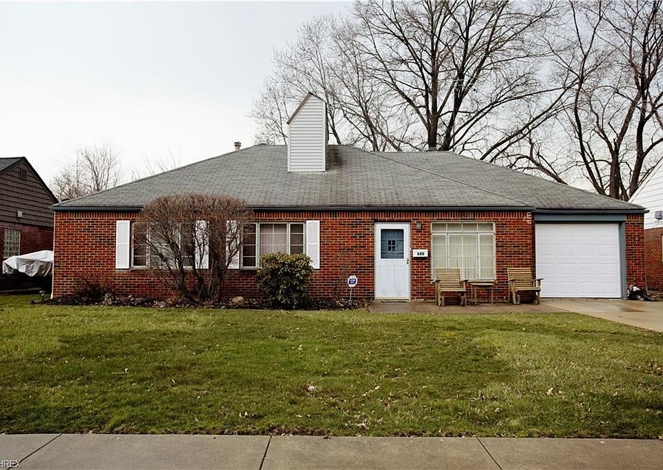 1st image of 680 Hemlock Dr