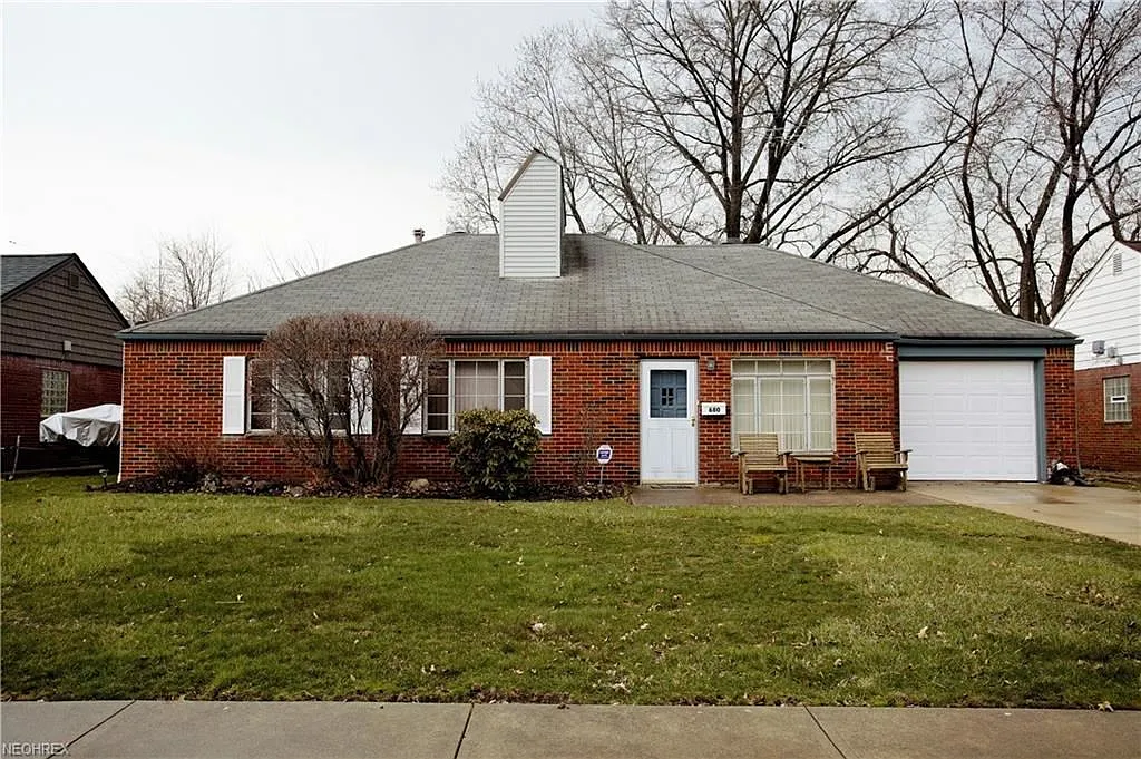 680 Hemlock Dr photo 1