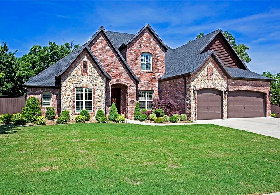 1st image of 503 NE Lake Pointe Pl