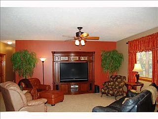 4th image of 2080 Huron Dr