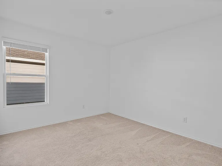 1436 Mahogany Ln — Photo 8