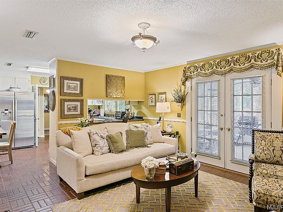 4th image of 404 Oakwood Dr