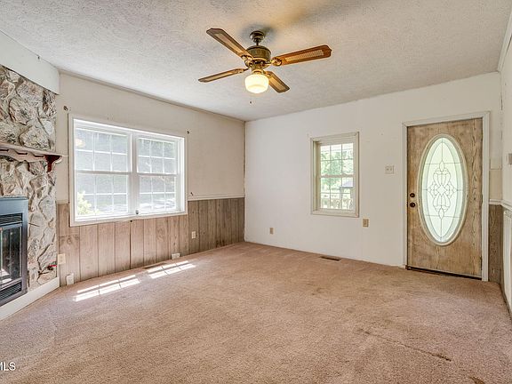 5th image of 204 Thomas Rd