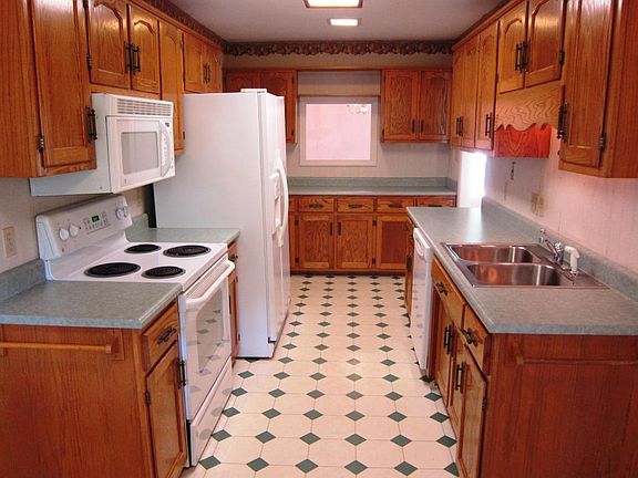 3rd image of 1017 Hardwick Dr