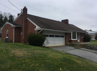 207 Parkview Dr, Bluefield, VA 24605