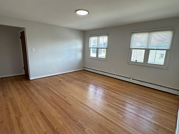 3rd image of 5752 N Austin Ave #1