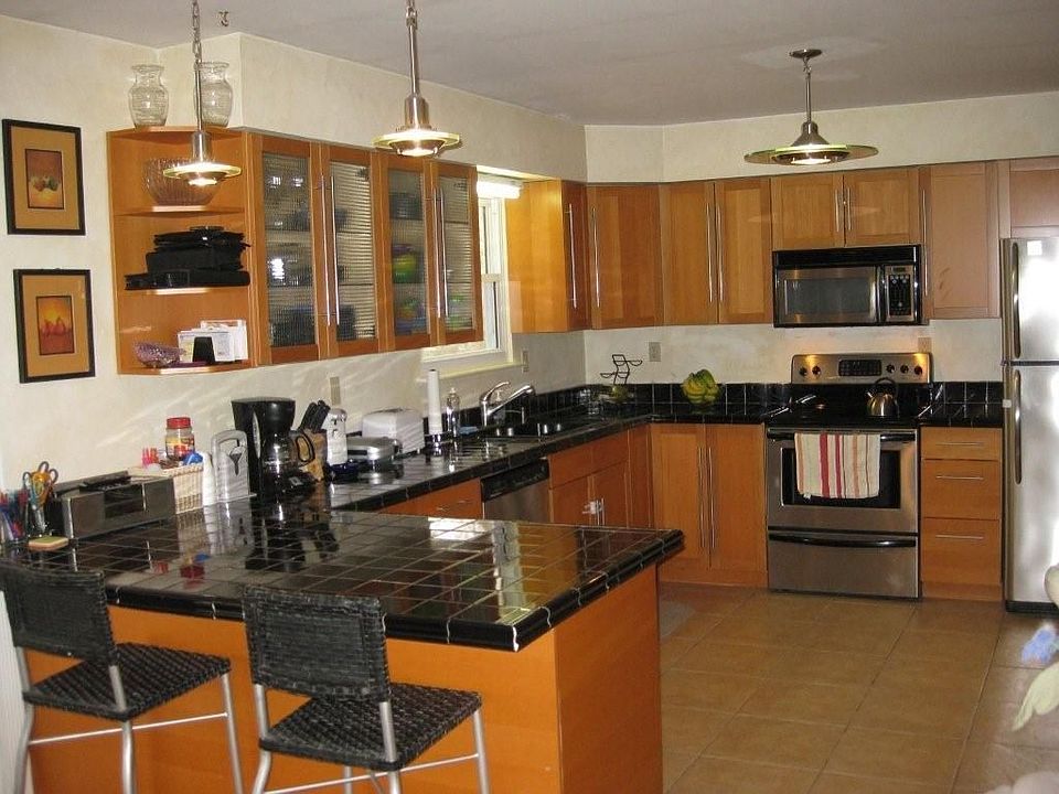 1st image of 4 Saint Georges Dr