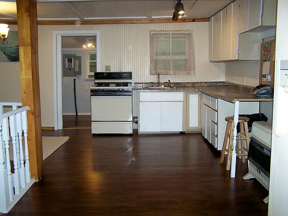 Large kitchen 19' 9" x 9' 7"