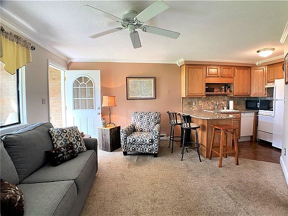 5th image of 806 Edgewater Dr #806