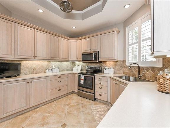 3rd image of 5256 Bouchard Cir