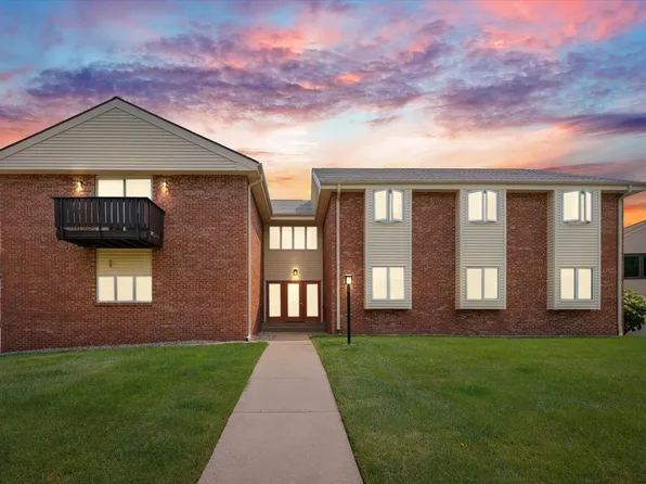8 Fields E #8, Champaign, IL 61822