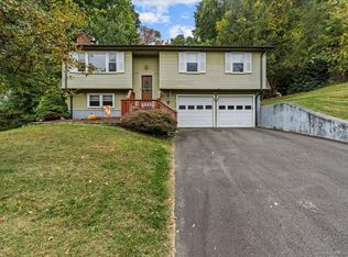 15 Lenore Dr, Meriden, CT 06450