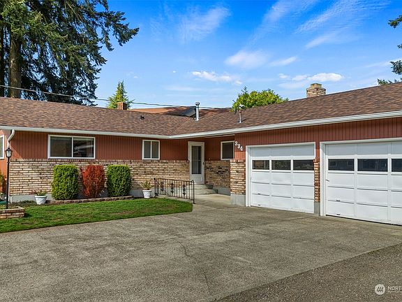 3rd image of 334 Thunderbird Court SE