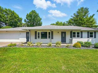 906 7th St, Kalona, IA 52247