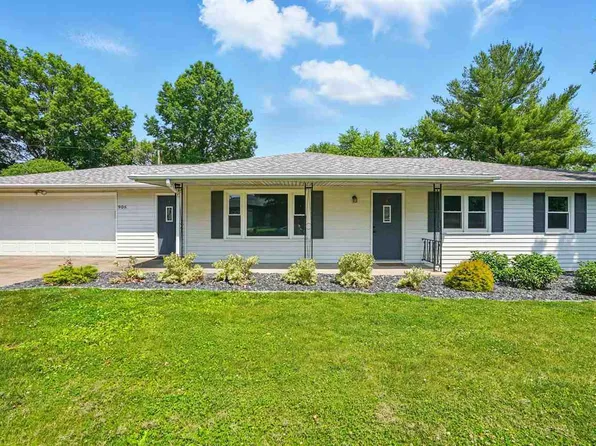906 7th St, Kalona, IA 52247