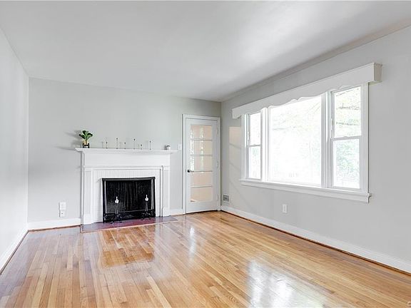 3rd image of 6347 Stonybrook Dr