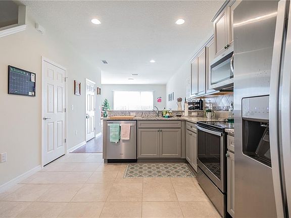4th image of 9131 Hillcroft Dr
