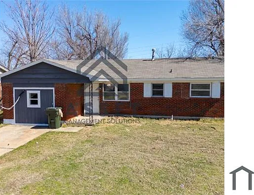 1216 McGregor Dr — Photo 1