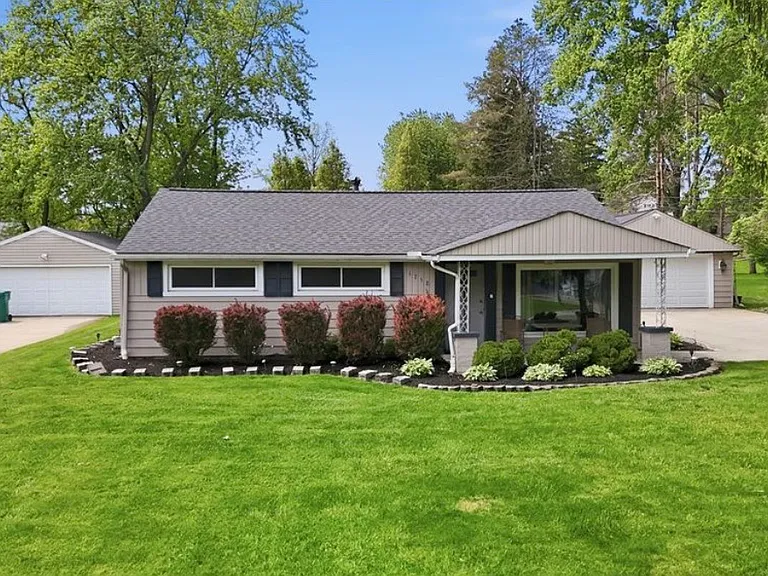 1758 Westwood Dr — Photo 1