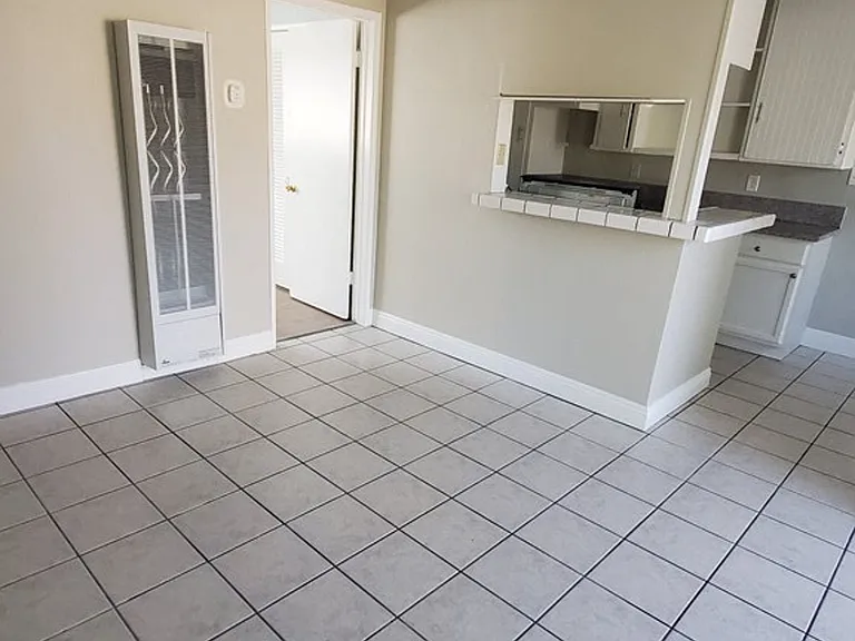 2039 Wallace Ave — Photo 6