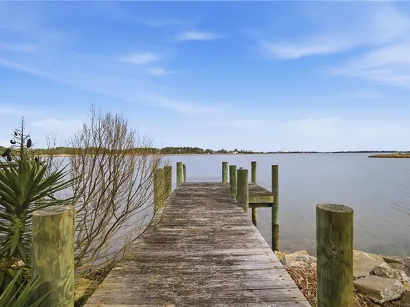 14 Eagle Point Rd, Hampton, VA 23669