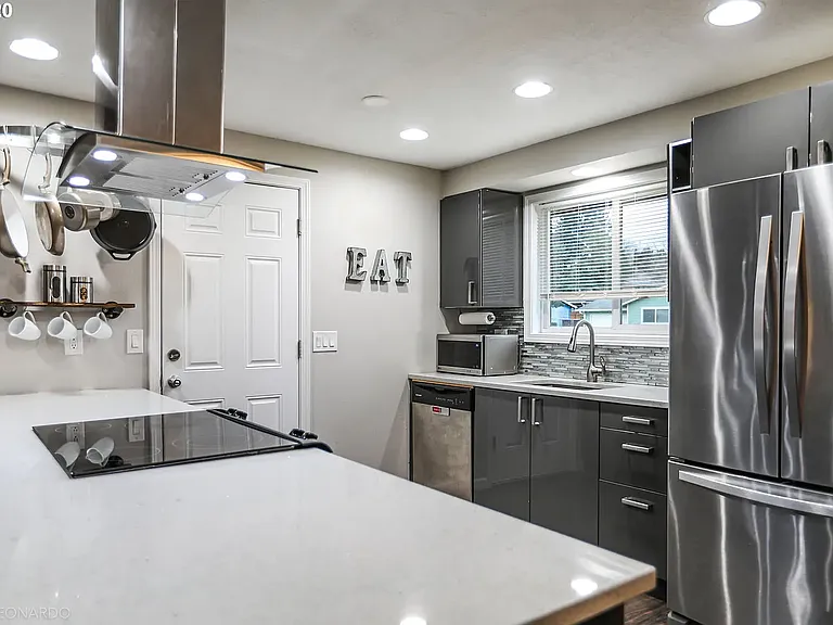 3551 NE 7th Ct — Photo 3
