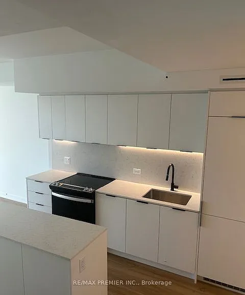 31 Huron St #219 — Photo 3