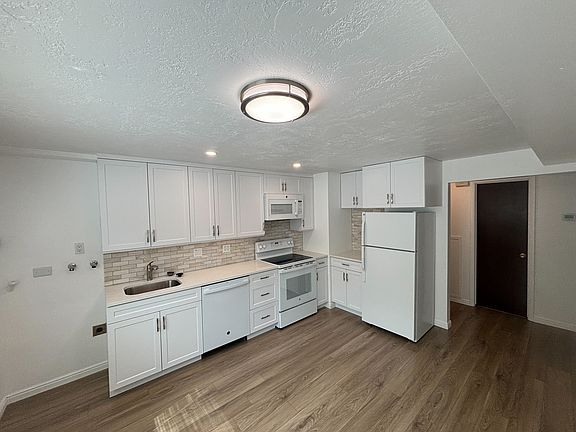2nd image of 2483 E Blaine Ave #2