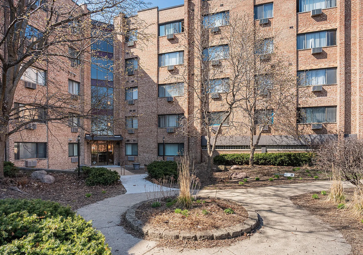 1 bed, 750 sqft, $1,600 — Photo 1