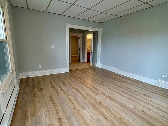 4th image of 285 Montauk Ave #1