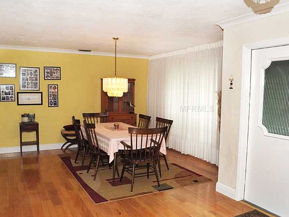 4th image of 1083 Truman St