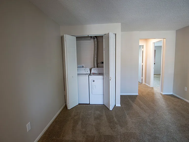 Brentwood Park Apartments — Photo 13