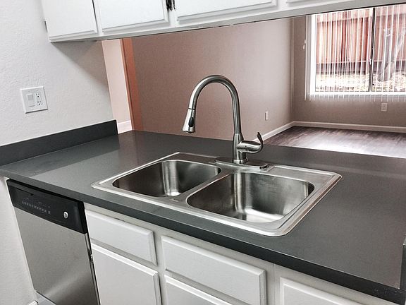 5th image of 215 Grove Acre Ave APT 10