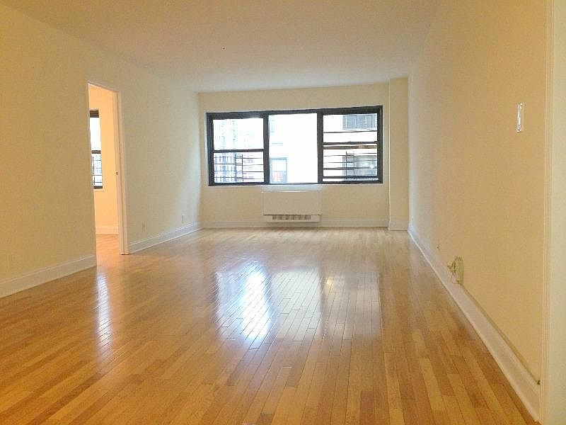 1st image of 319 W 47th St